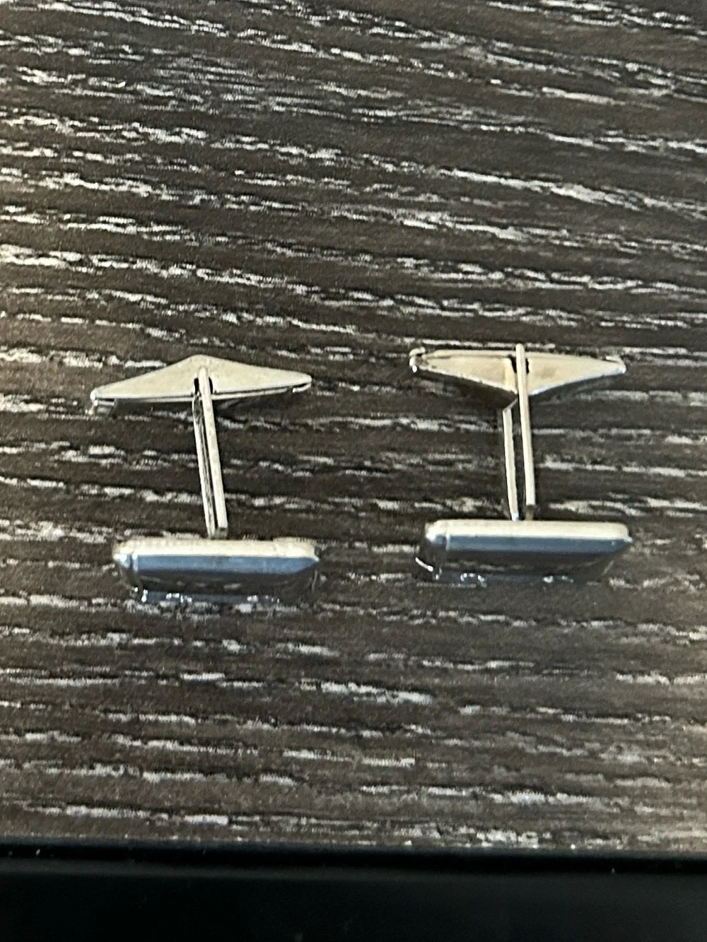 Scroll design cufflinks